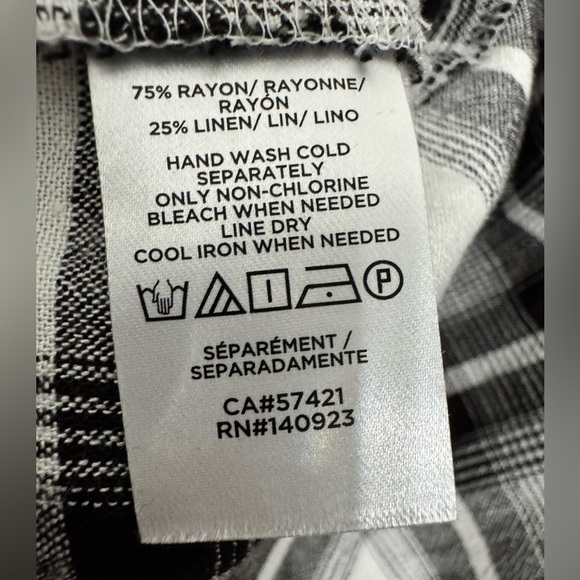 LOFT EUC❤️ Black and White Plaid Relaxed Buttoned Blouse with detailed neck - Picture 10 of 10